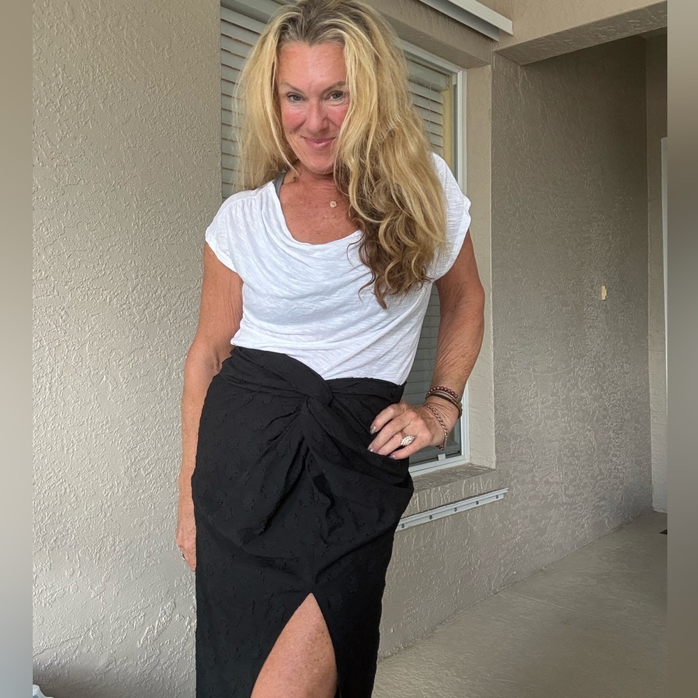 H&M Elegant Black Textured Pencil Skirt